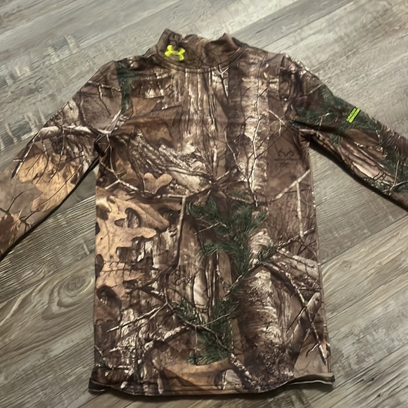 Under Armour Cold Gear Compression fit for youth. Awesome like new condition. - Picture 2 of 4